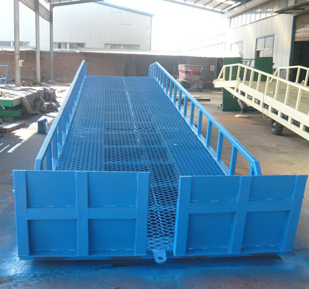 移動(dong)式登車橋(qiao)