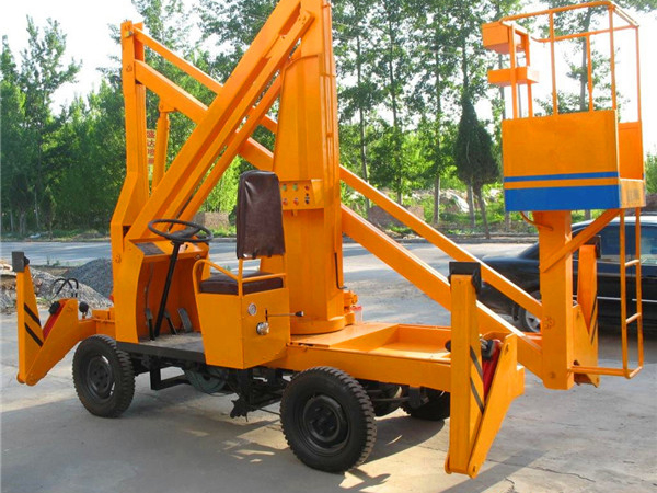 曲臂(bi)式升降機(ji)